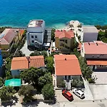 Lea Apartment *